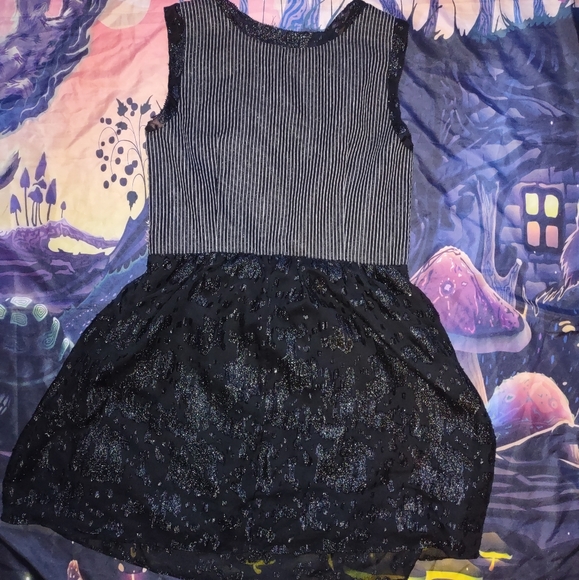 Gothic Lace Dress - Picture 5 of 16